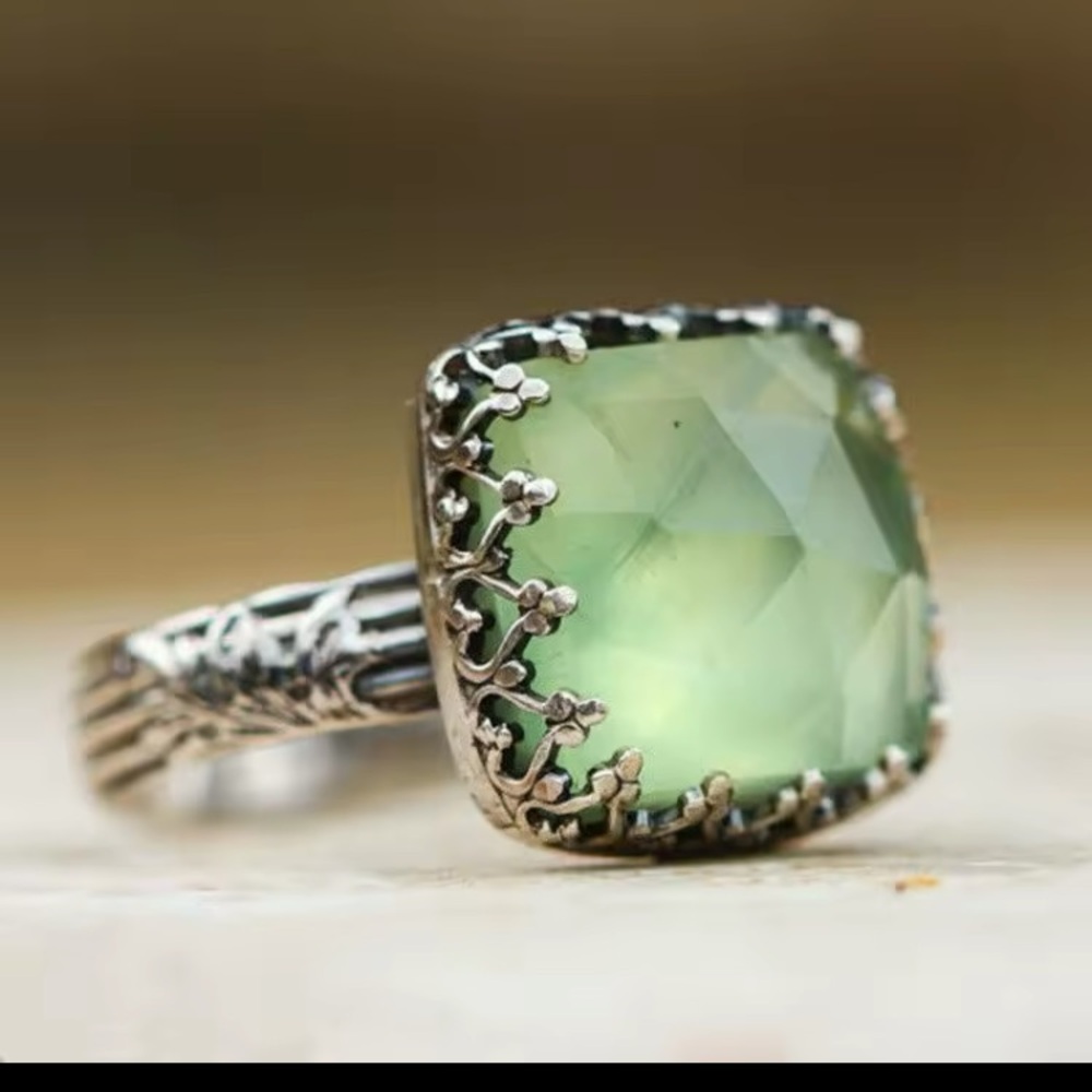 Square Green Rhinestone Ring Silver Tone Feminine Dainty Cocktail Party Size 8